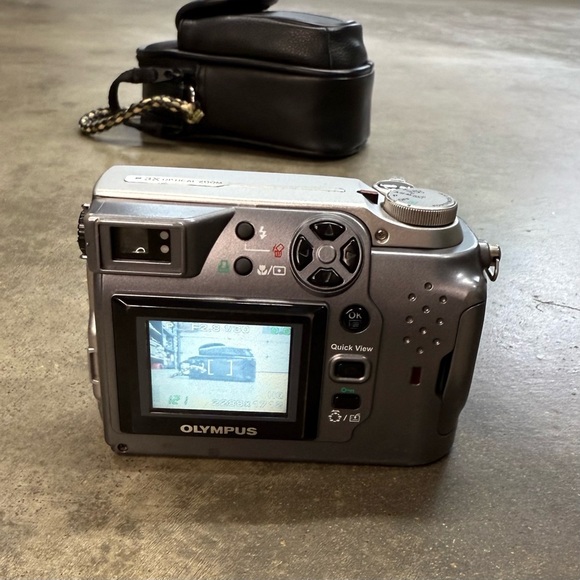 Olympus C-4000 Zoom 4.0MP Digital Camera Bundle w/ Accessories - Picture 5 of 11